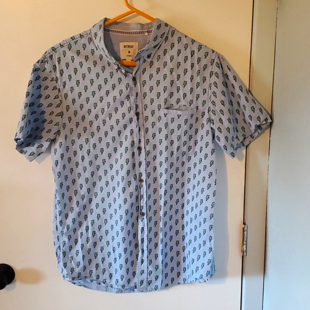 Super fun lightning bold pattern mens short sleeve button shirt